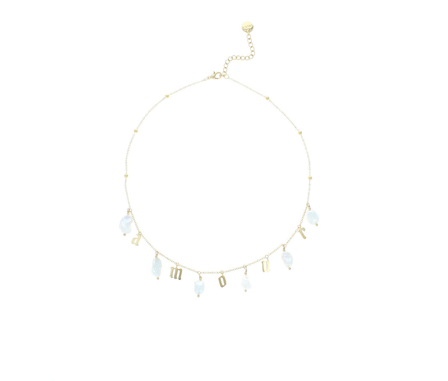 COLLAR DORADO CON 5 PERLAS